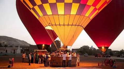 Safaga Port: Luxor Hot Air Balloon Ride and Day Tour with Meals